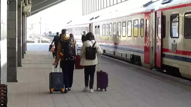 Doğu Ekspresi Bayram Yoğunluğu: Kars-Ankara Seferleri Kapış Kapış