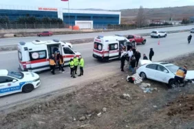 kontrolden-cikan-otomobil-araziye-devrildi-3-18479946_amp