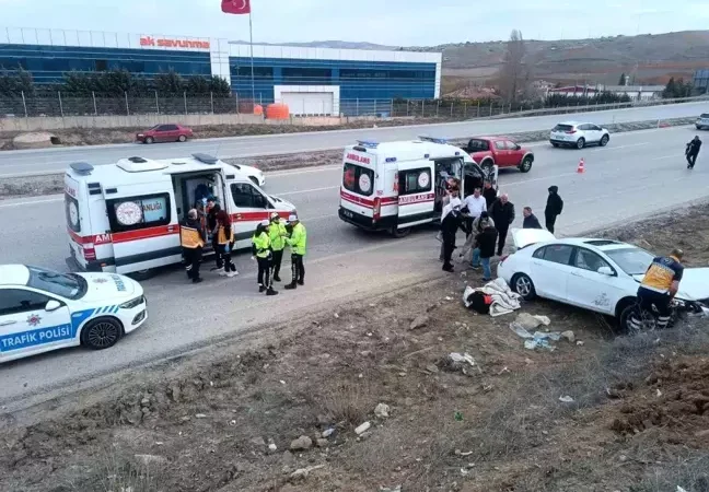 Ankara’da Kontrolden Çıkan Otomobil Devrildi: 3 Yaralı