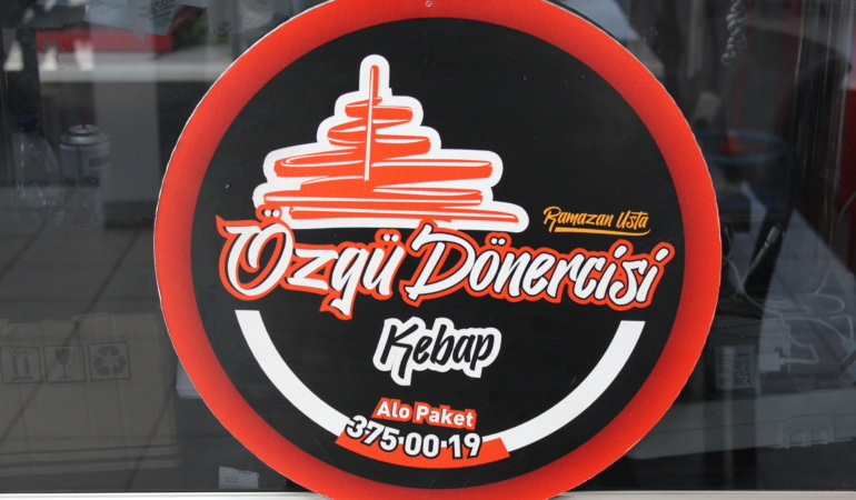 Özgü Dönercisi – En İyisi Nerede 1. Bölüm